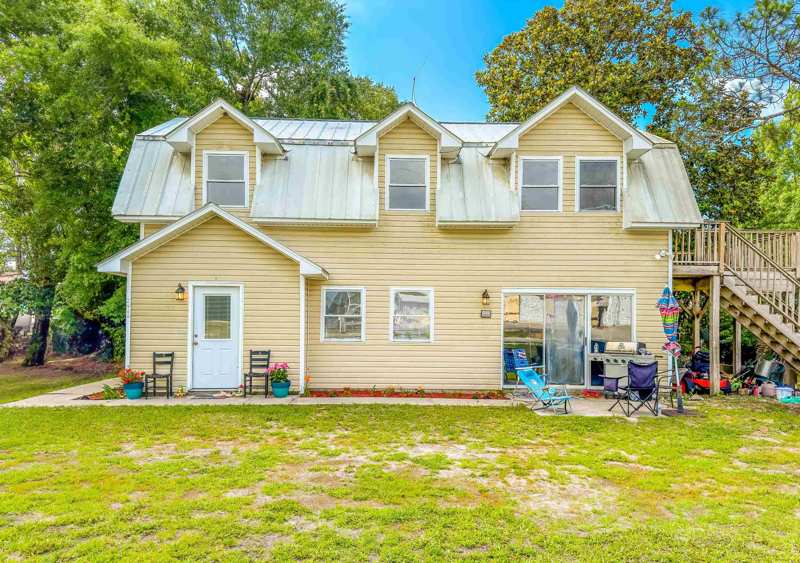 3 bedroom Detached at 2366 Oak Street, Lanark Village, Lanark Village — photo 1