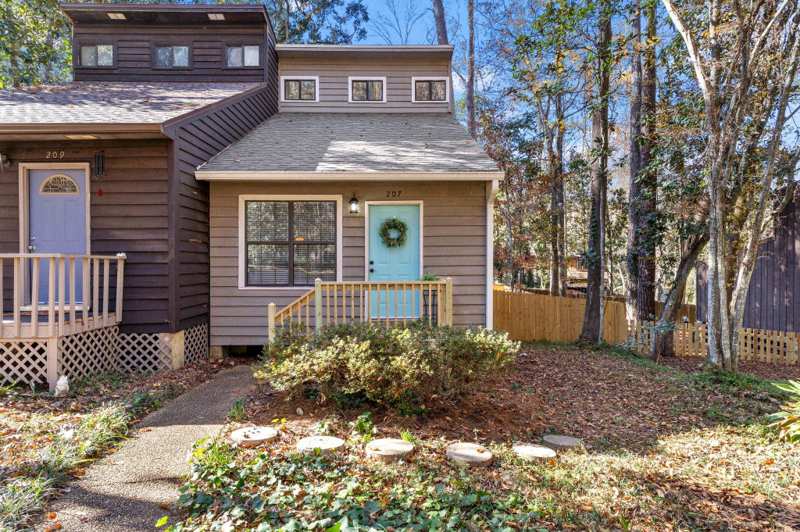 2 bedroom Townhouse at 207 Parkbrook Circle, Park Brook Crossing, Tallahassee — photo 1