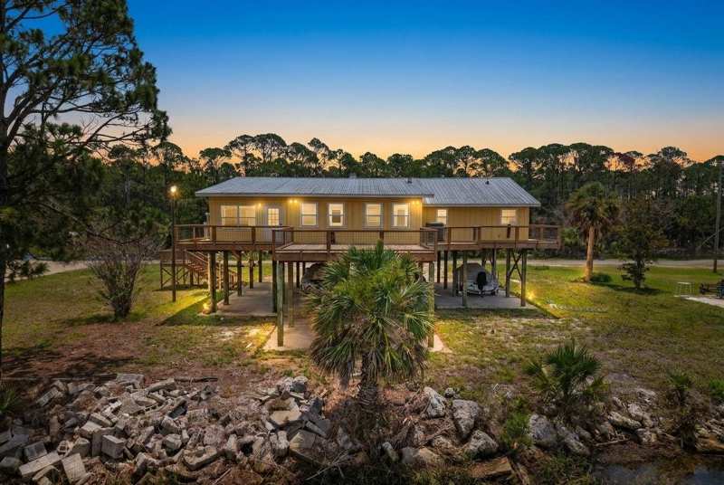 3 bedroom Detached at 2630 Dekle Beach Road, Dekle Beach Unit, Perry — photo 1