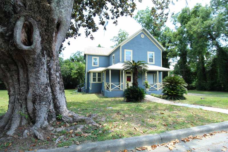 4 bedroom Detached at 485 SW Jordan Street, Moseley's Addition, Madison — photo 1