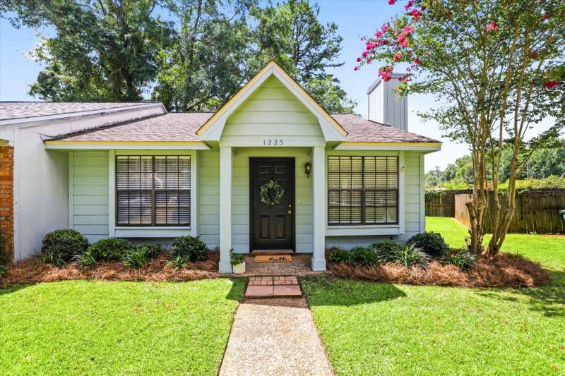 2 bedroom Townhouse at 1225 Brafforton Court, Chases Ridge Unreco, Tallahassee — photo 1
