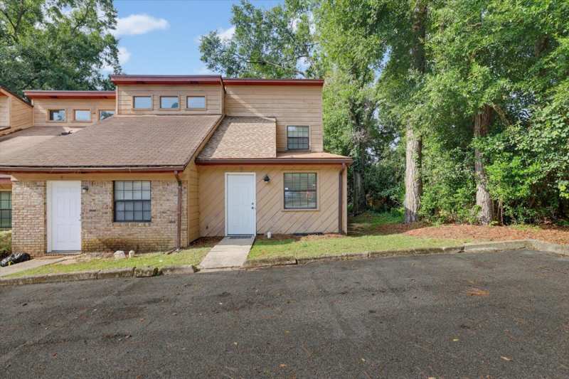 3 bedroom Townhouse at 1808 Jackson Bluff Road, Indian Oaks West, Tallahassee — photo 1