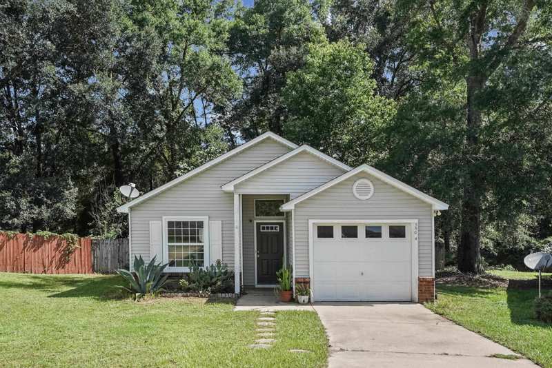 3 bedroom Detached at 5504 Green Meadows Court, Tower Oaks, Tallahassee — photo 1