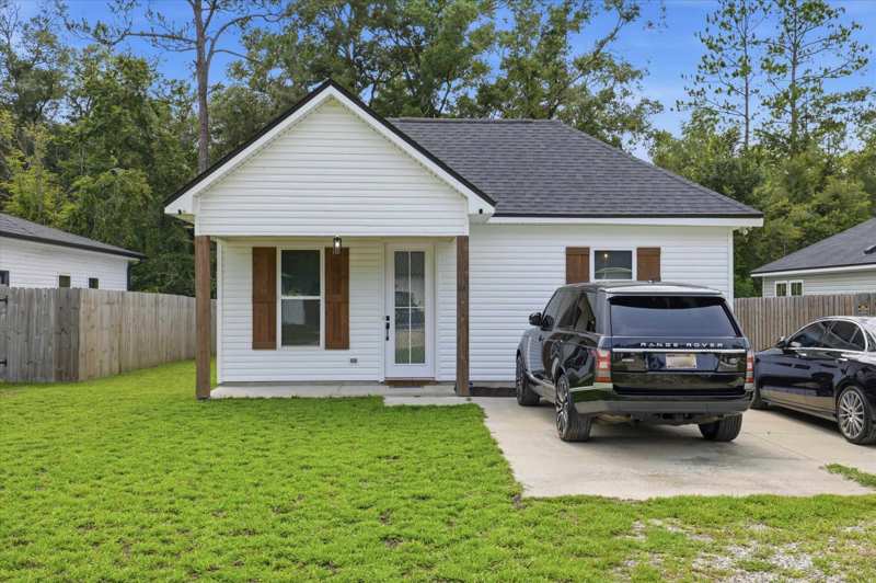 3 bedroom Detached at 24 Lm Street, Lake Ellen Proper, Crawfordville — photo 1