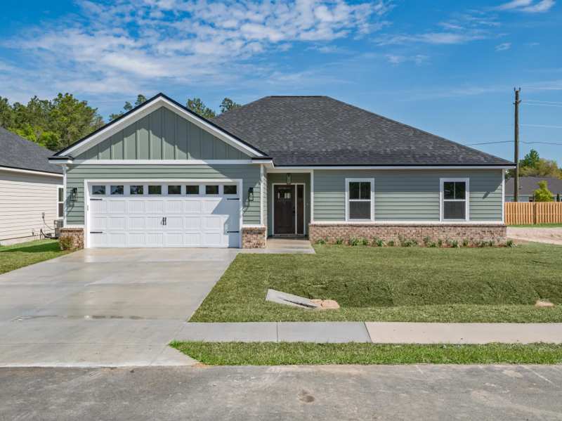 4 bedroom Detached at 10 Divine Loop, Pleasant Ridge, Crawfordville — photo 1