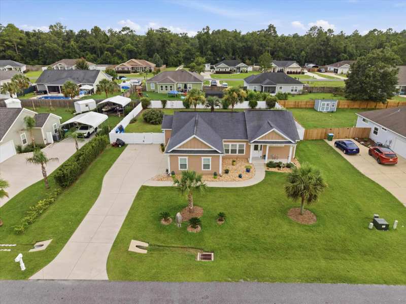 4 bedroom Detached at 35 Evening Star Drive, Gardens Of Saralan 1, Crawfordville — photo 1