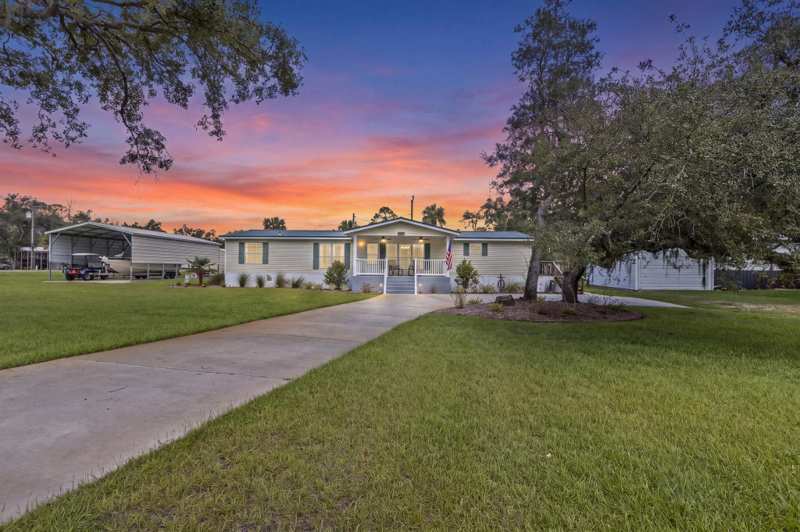 3 bedroom ManufacturedHome at 1201 NE Central Avenue, Steinhatchee Subdivision, Steinhatchee — photo 1