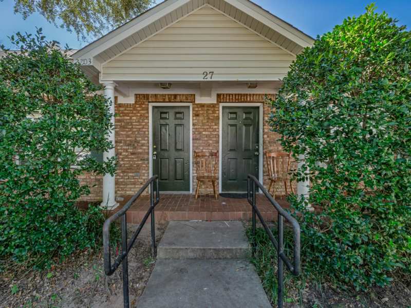 3 bedroom Condominium at 2738 W Tharpe Streets, Savannah Crossing, Tallahassee — photo 1