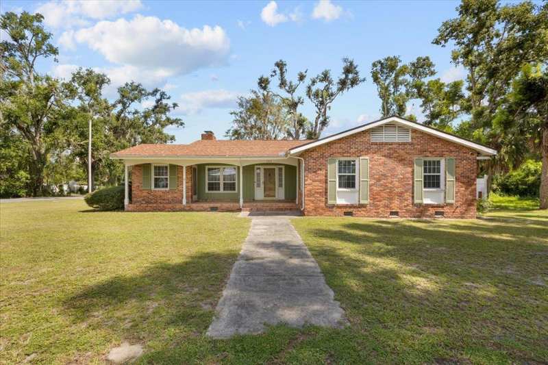 3 bedroom Detached at 502 E Bay Street, Peacock, Perry — photo 1