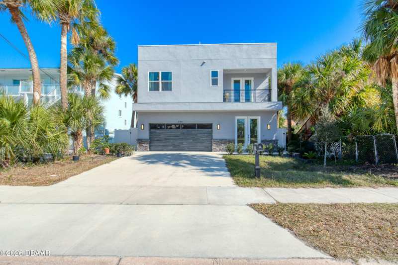 4 bedroom Single Family Residence at 206 N Halifax Avenue, Memento, Daytona Beach — photo 1