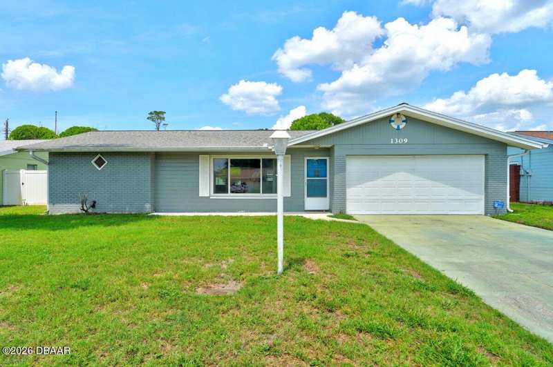 2 bedroom Single Family Residence at 1309 Suwanee Road, Fairway Estates, Daytona Beach — photo 1