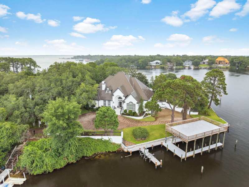 4 bedroom Detached Single Family at 717 6th Street, Kellys Addn To Destin, Destin — photo 1