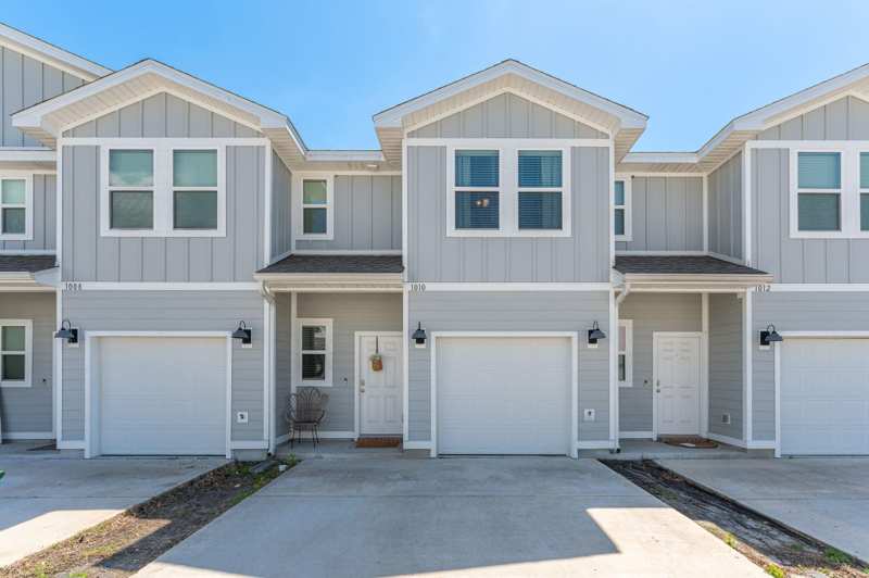 3 bedroom Townhouse at 1010 Mclaren Circle, Coopers Landing, Fort Walton Beach — photo 1