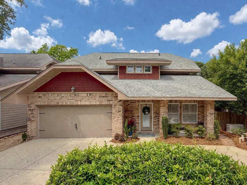 4 bedroom Detached Single Family at 202 SE Alconese Avenue, Alconese Place, Fort Walton Beach — photo 1