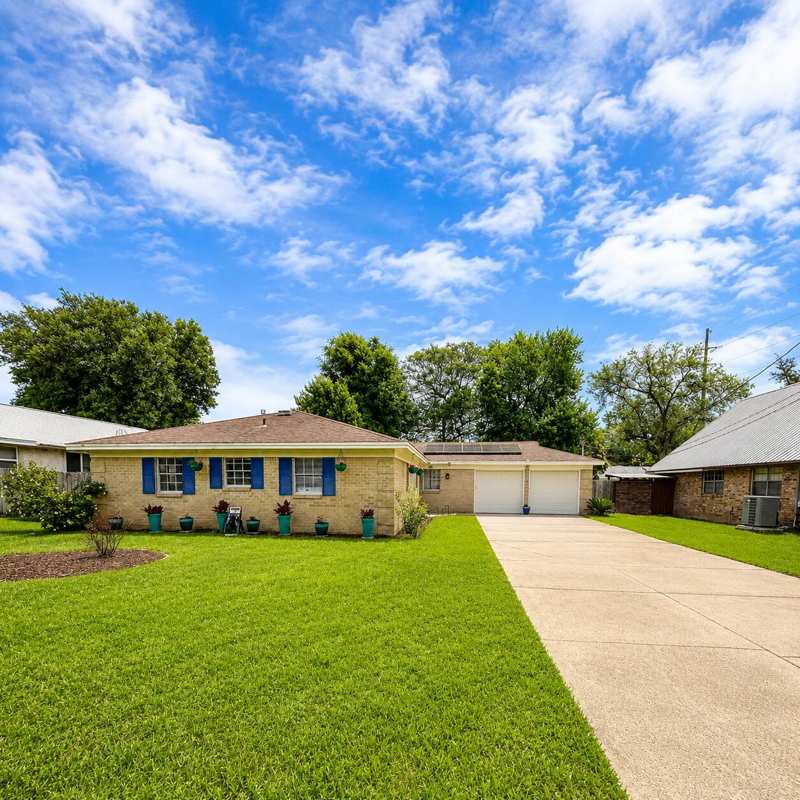 4 bedroom Detached Single Family at 708 Spencer Drive, Colonial Heights, Fort Walton Beach — photo 1