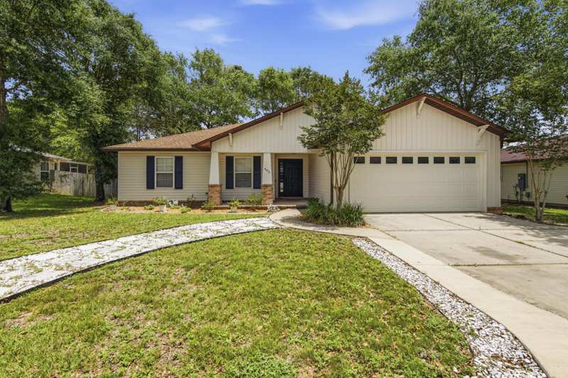 3 bedroom Detached Single Family at 403 Hunters Ridge Road, Hunters' Ridge, DeFuniak Springs — photo 1
