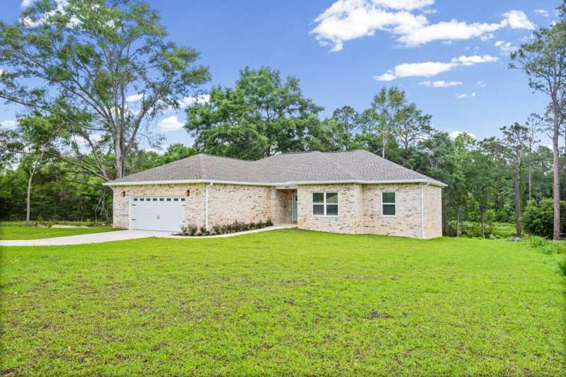 4 bedroom Detached Single Family at 699 Pinewood Drive, Ten Lake Estates Unit 2, DeFuniak Springs — photo 1