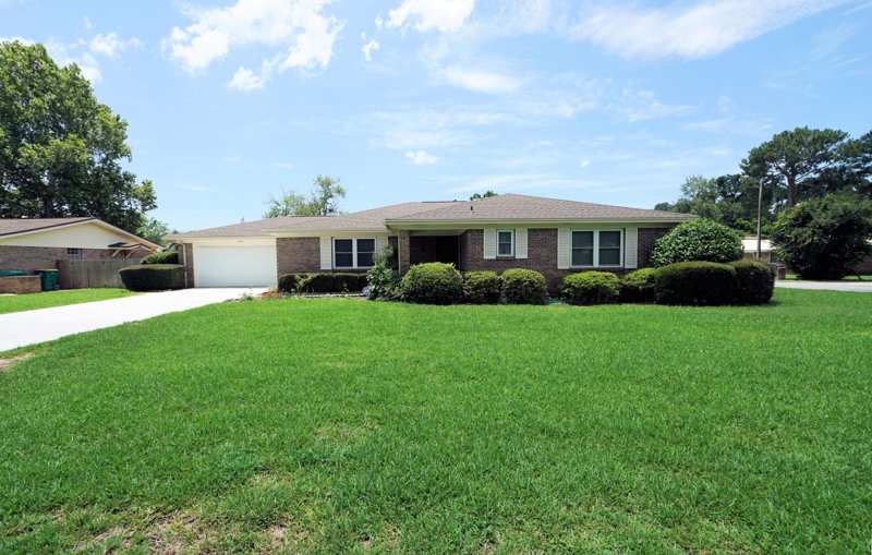4 bedroom Detached Single Family at 208 Dumaine Court, Chateauguay 2, Fort Walton Beach — photo 1