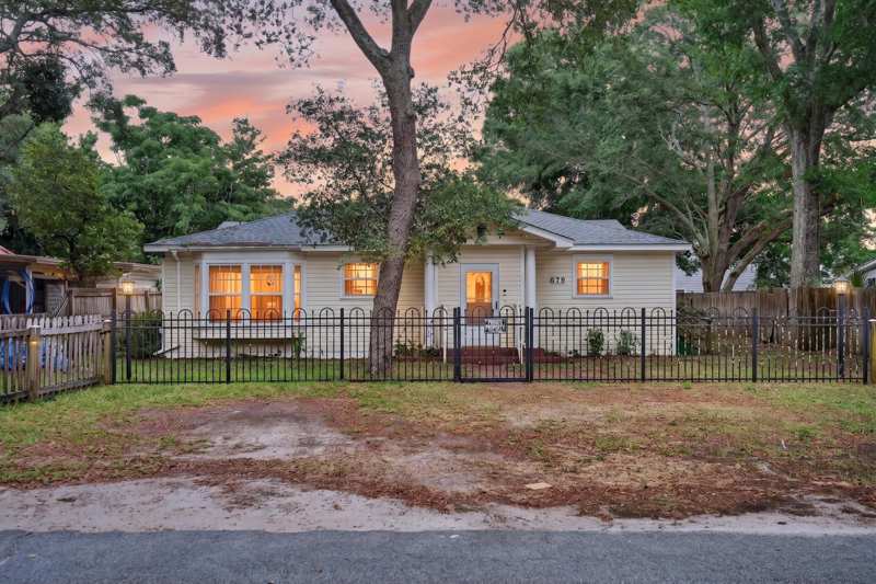 4 bedroom Detached Single Family at 679 Anderson Drive, Mh S Rng 23 & 24 (222000.20), Fort Walton Beach — photo 1