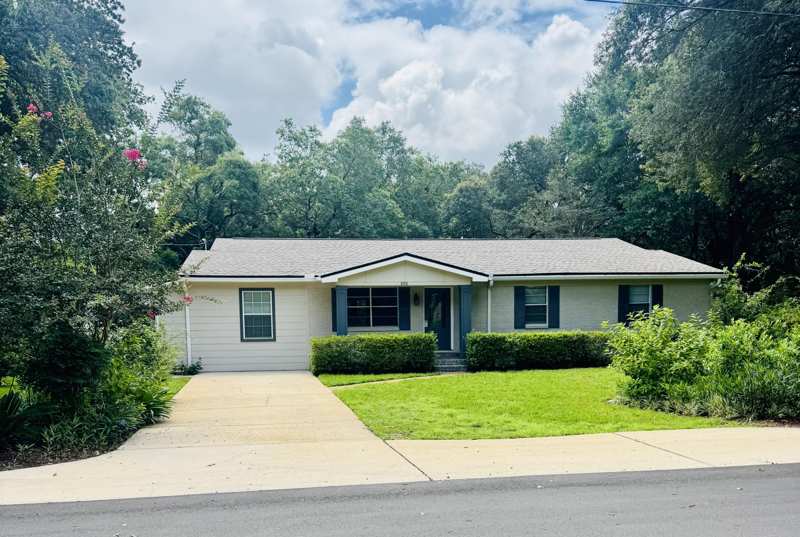 5 bedroom Detached Single Family at 808 Harbor Lane, Moreno Acres S/D, Destin — photo 1