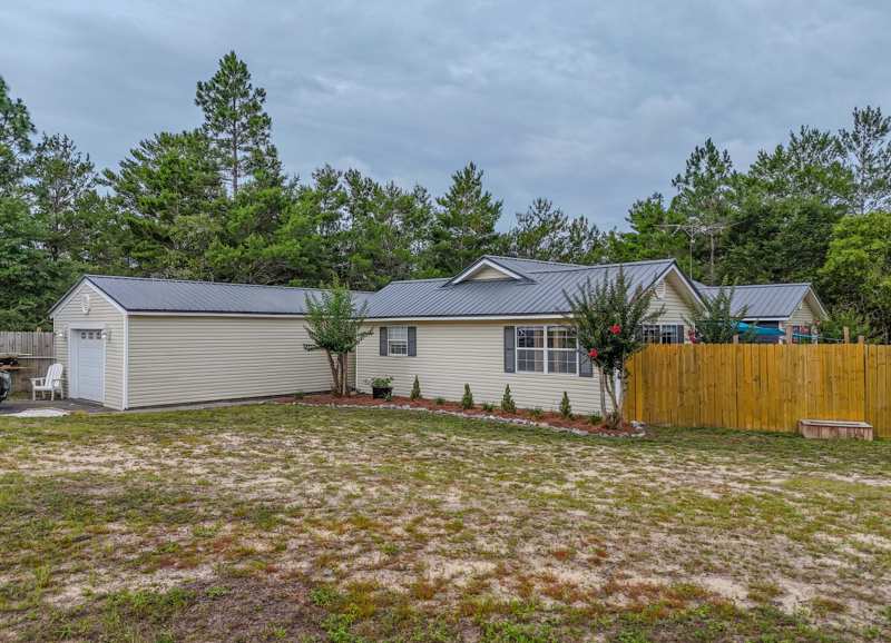 4 bedroom Detached Single Family at 899 Girl Scout Road, Oakwood Hills, DeFuniak Springs — photo 1