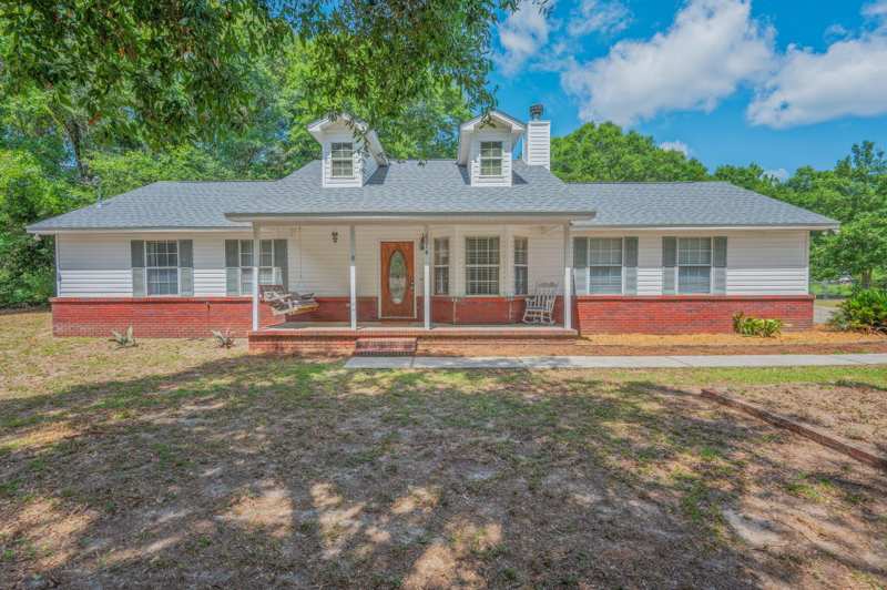 3 bedroom Detached Single Family at 6014 Robin Road, Metes & Bounds, Crestview — photo 1