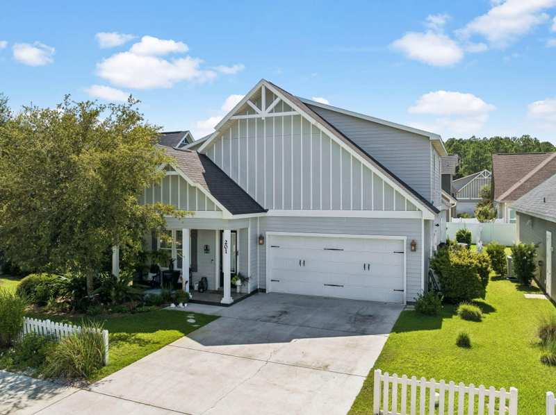 4 bedroom Detached Single Family at 201 Blakely Drew Boulevard, Paradise Cove, Point Washington — photo 1