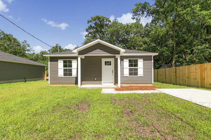2 bedroom Detached Single Family at 8093 Third Street, Fairview L H, Laurel Hill — photo 1