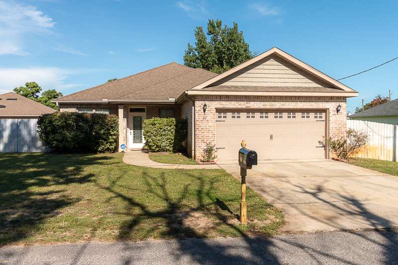 4 bedroom Detached Single Family at 41 Cactus Road, Metes & Bounds, Mary Esther — photo 1