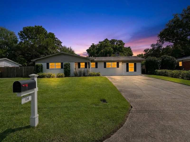 3 bedroom Detached Single Family at 124 NW Sotir Street, Bayou Woods, Fort Walton Beach — photo 1