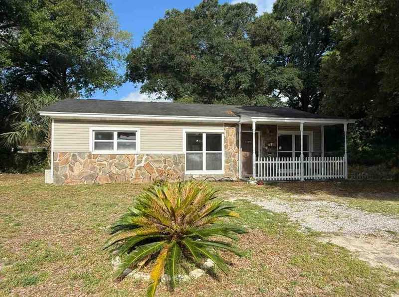 3 bedroom Detached Single Family at 714 Mary Avenue, Racetrack Road, Fort Walton Beach — photo 1