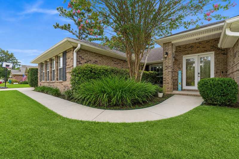 4 bedroom Detached Single Family at 5925 Wind Trace Road, Wind Meadows, Crestview — photo 1