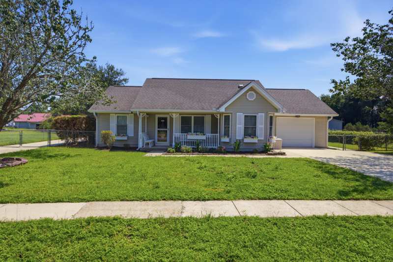 3 bedroom Detached Single Family at 220 W Walker Circle, Shoal Wood Estates 1st Ph 3, Crestview — photo 1