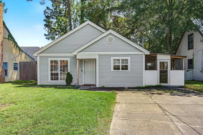 2 bedroom Detached Single Family at 627 Lloyd Street, Candlewood Village, Fort Walton Beach — photo 1