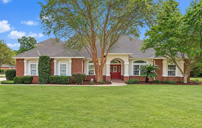 4 bedroom Detached Single Family at 5833 Hunting Meadows Drive, Silver Oaks Ph 1, Crestview — photo 1