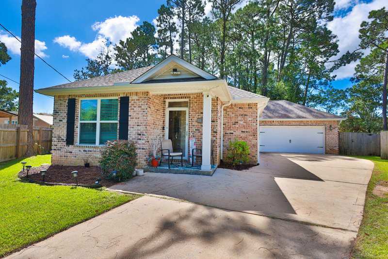 3 bedroom Detached Single Family at 3 Marty Lane, Cloverdale S/D, Fort Walton Beach — photo 1