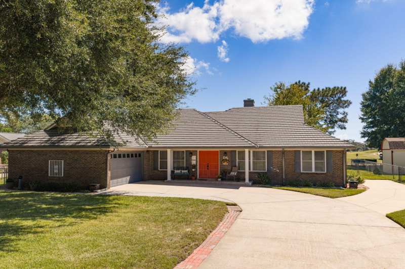 3 bedroom Detached Single Family at 136 Country Club Road, Lake Lorraine Estates 1, Shalimar — photo 1