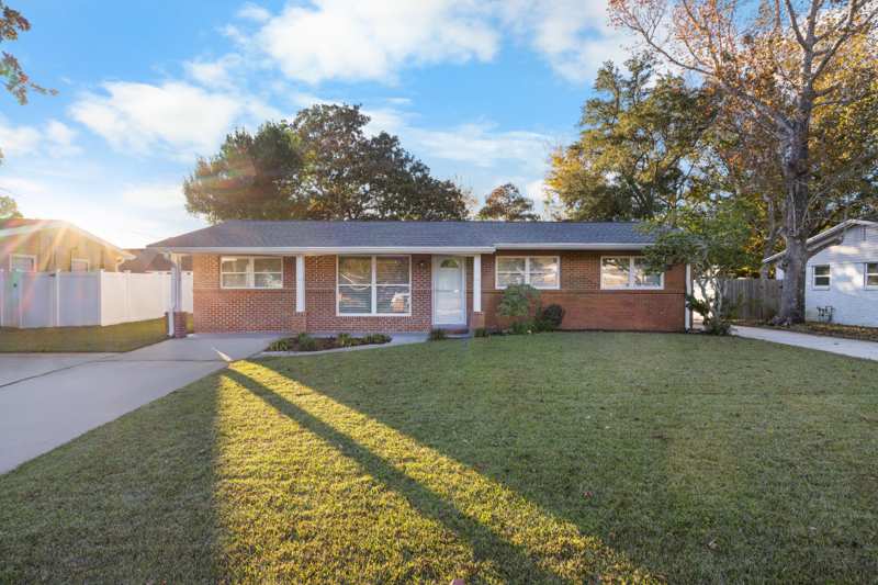 3 bedroom Detached Single Family at 17 Mary Esther Drive, Springdale, Mary Esther — photo 1