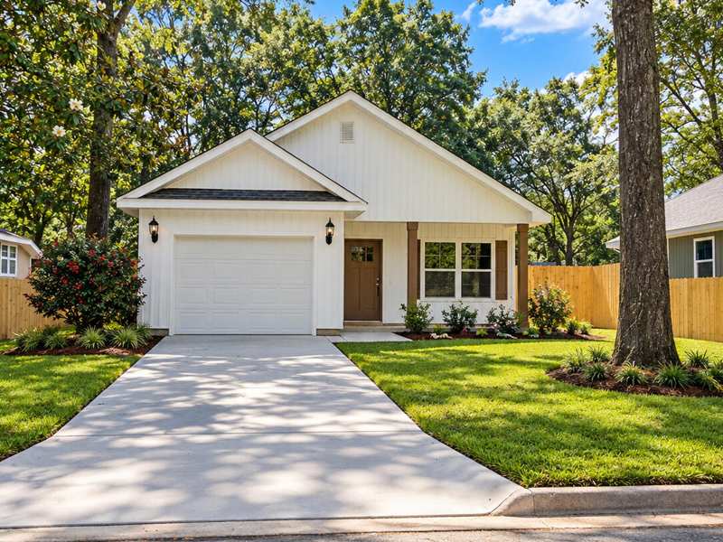 3 bedroom Detached Single Family at 439 E Bowers Avenue, Crestview, Crestview — photo 1