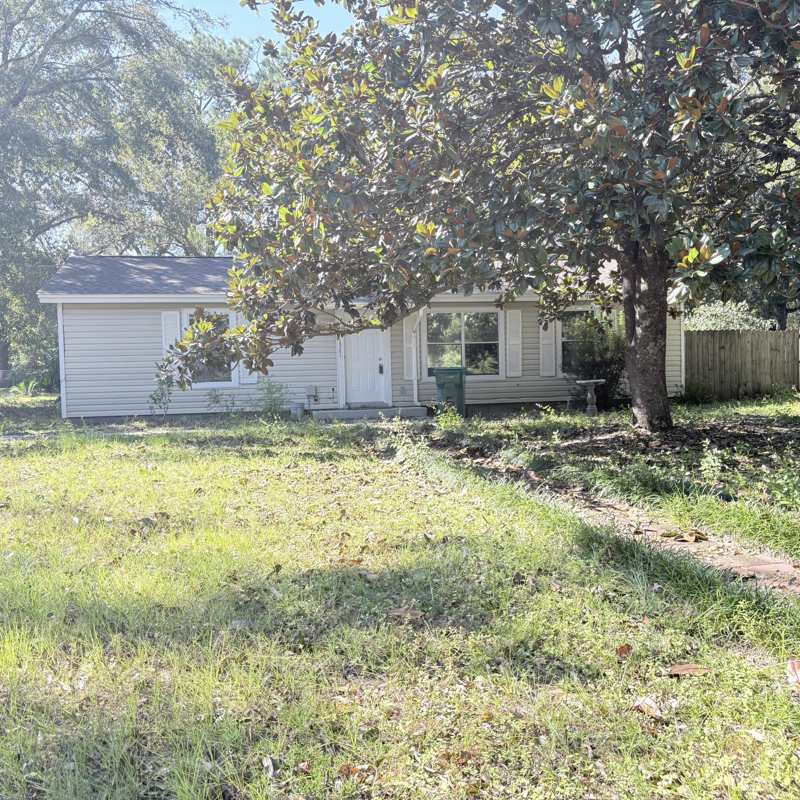 3 bedroom Detached Single Family at 1321 Sunshine Drive, Crestview, Crestview — photo 1