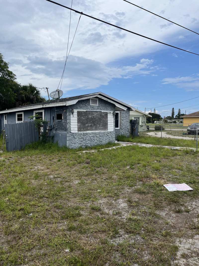 2 bedroom Single Family Residence at 1204 Avenue K Avenue, Prosperity Park, Fort Pierce — photo 1