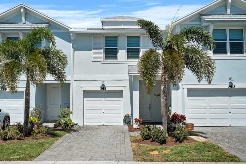 3 bedroom Townhouse at 341 SE Halifax Lane, Seaside, Stuart — photo 1