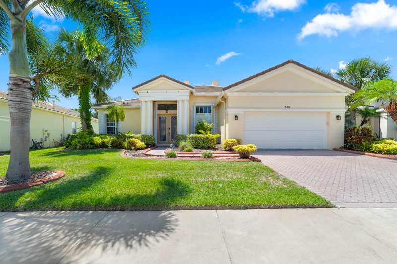3 bedroom Single Family Residence at 525 SW Lake Manatee Way, Lakeforest At St Lucie West Phase 1, Port St. Lucie — photo 1