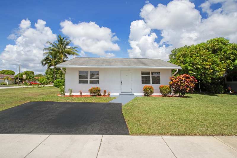 2 bedroom Single Family Residence at 7609 NW 70 Avenue, Vanguard Village In The Mainlands Community Two, Tamarac — photo 1