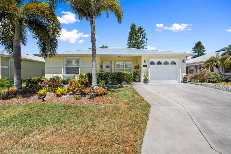 2 bedroom Single Family Residence at 6661 Nuevo Lagos, Spanish Lakes Fairways, Fort Pierce — photo 1