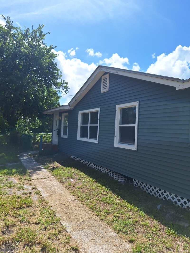 3 bedroom Single Family Residence at 2107 S 34th Street, Westwood Manor Subdivision, Fort Pierce — photo 1