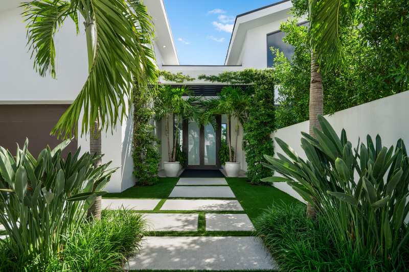 4 bedroom Single Family Residence at 4444 Washington Road, Worth Court Wpb 1st Add In, West Palm Beach — photo 1