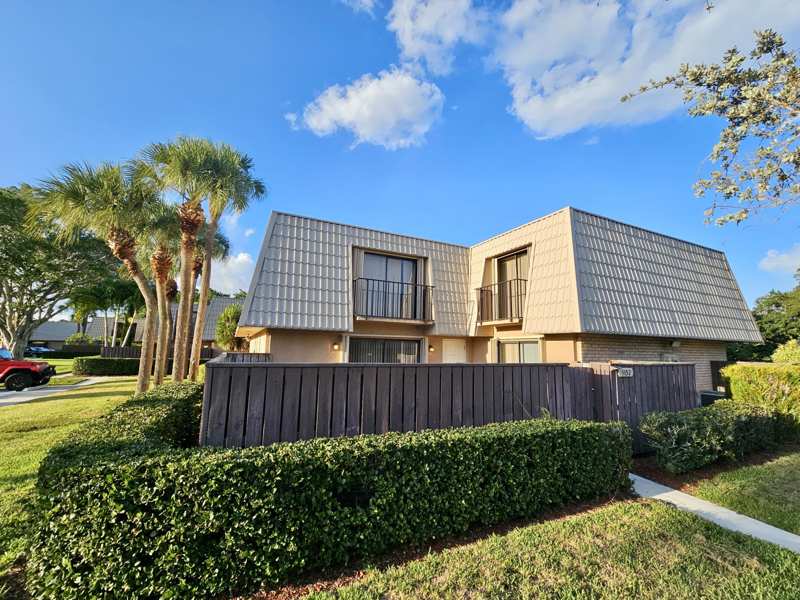 2 bedroom Townhouse at 5152 51st Way, Village Of Sandalwood Lakes South, West Palm Beach — photo 1