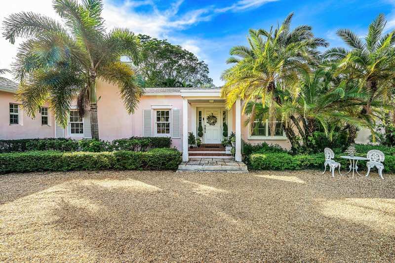 4 bedroom Single Family Residence at 1202 N Swinton Avenue, Pineridge Heights Delray, Delray Beach — photo 1