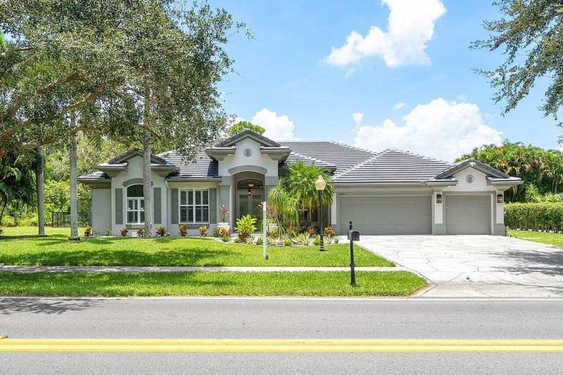 5 bedroom Single Family Residence at 8369 SE Island Way, Jupiter River Estates, Jupiter — photo 1